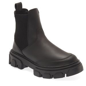 Farm Rio Lug Sole Chelsea Boots